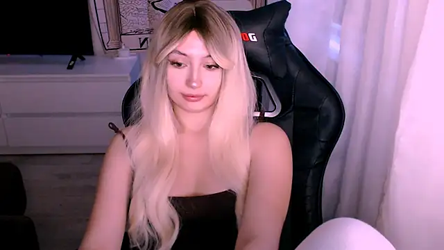 beauty blonde online show from 5, 12, 2025