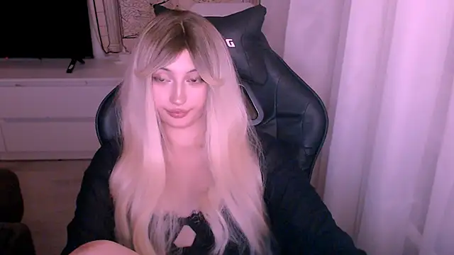 beauty blonde online show from 17, 12, 2025