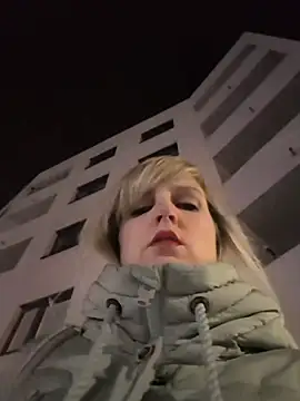 Snapshot of Sexybiene969 chatting on 17, 12, 2025 Sexybiene969 online show from 17, 12, 2025