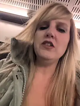 Snapshot of Sexybiene969 chatting on 13, 1, 2026 Sexybiene969 online show from 13, 1, 2026