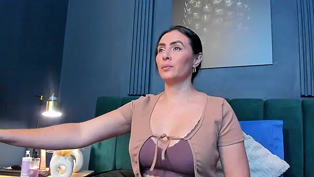 scarlet edwars online show from 5, 2, 2026