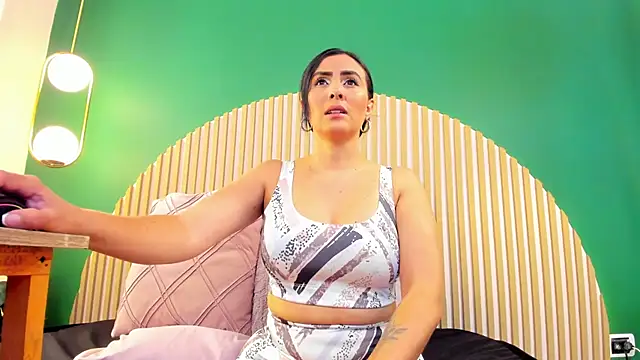 scarlet edwars online show from 12, 2, 2026