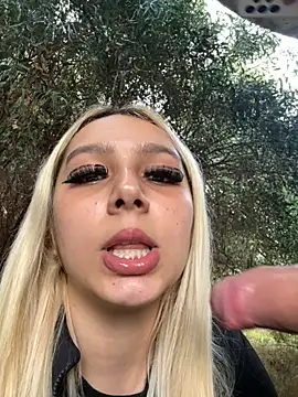 hotamanda01 online show from 4, 12, 2025