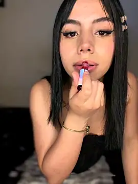 Laura-Khalifa online show from 8, 3, 2026