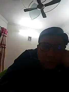 innocentboy1987 online show from 4, 3, 2025