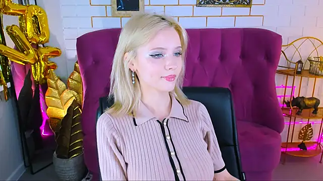 LeonaStane online show from 2, 10, 2025