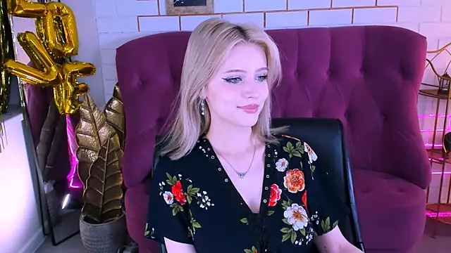 LeonaStane online show from 30, 10, 2025