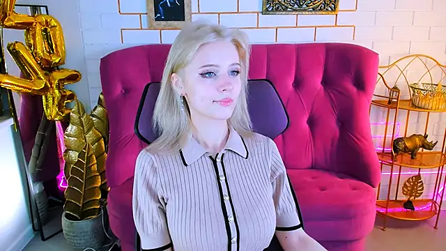 LeonaStane online show from 8, 11, 2025