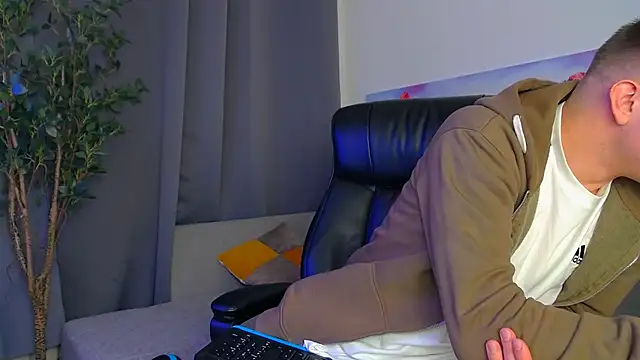 Ryker Seen online show from 8, 3, 2025