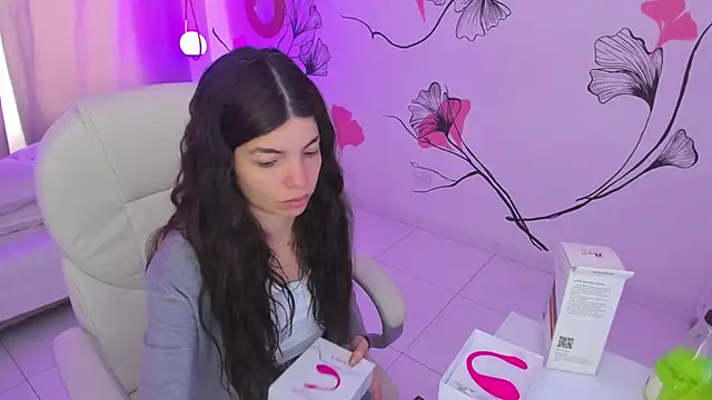 Isabela Fiorelli online show from 4, 12, 2025