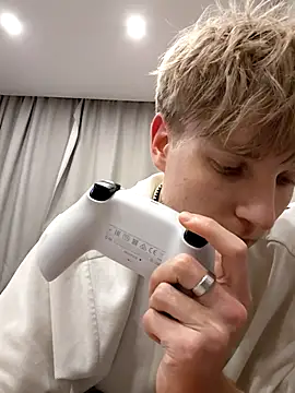 Snapshot of And25bn chatting on 22, 10, 2025 And25bn online show from 22, 10, 2025