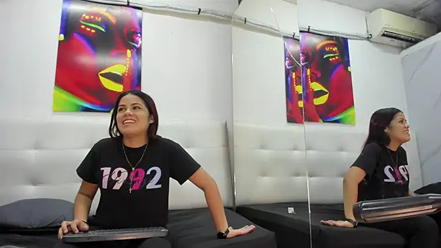 EsperanzaAndJey online show from 4, 3, 2025