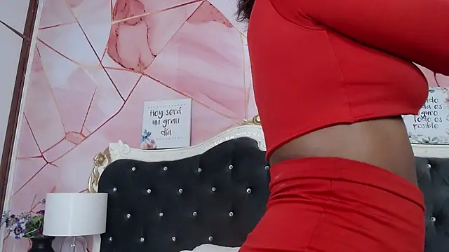 Snapshot of LindaBird chatting on 24, 11, 2025 LindaBird online show from 24, 11, 2025