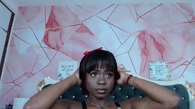 Snapshot of LindaBird chatting on 7, 1, 2026 LindaBird online show from 7, 1, 2026