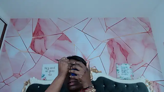 Snapshot of LindaBird chatting on 8, 1, 2026 LindaBird online show from 8, 1, 2026