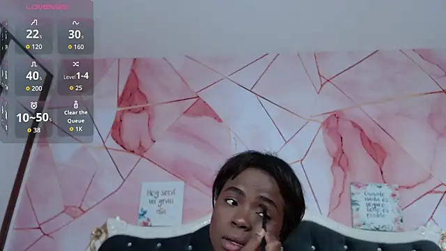 Snapshot of LindaBird chatting on 2, 2, 2026 LindaBird online show from 2, 2, 2026