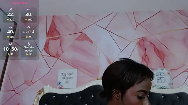 Snapshot of LindaBird chatting on 3, 2, 2026 LindaBird online show from 3, 2, 2026