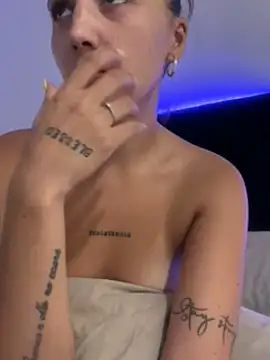 SlimmyTattoedGirl online show from 18, 2, 2025