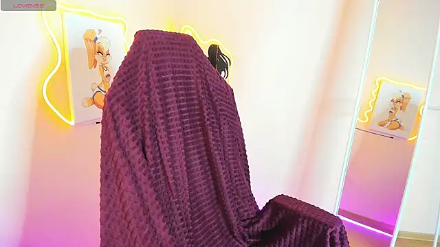 Snapshot of EvelinaLuu chatting on 17, 12, 2025 EvelinaLuu online show from 17, 12, 2025