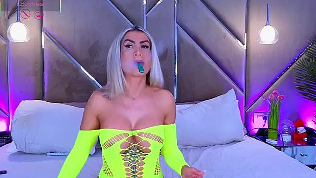 Snapshot of Lellie__ chatting on 11, 10, 2025 Lellie online show from 11, 10, 2025