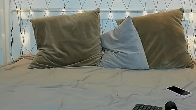 EmilyEclair online show from 24, 2, 2025