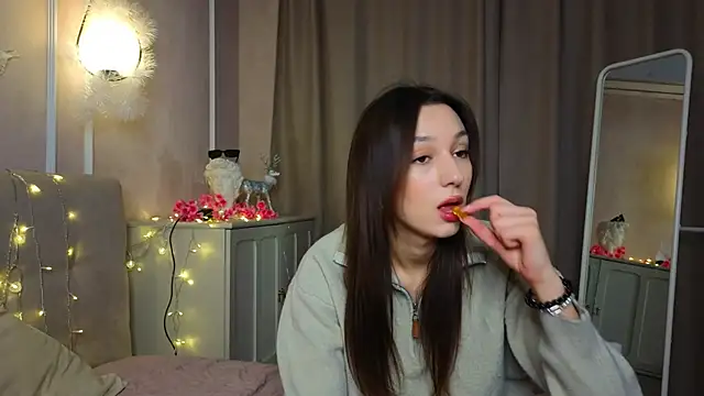 Snapshot of ColleenCox chatting on 4, 3, 2025 ColleenCox online show from 4, 3, 2025