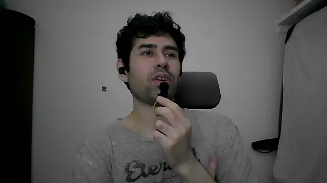 danicrux online show from 26, 2, 2025