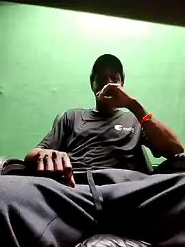 Snapshot of BrownSkinGuy420 chatting on 8, 2, 2025 BrownSkinGuy420 online show from 8, 2, 2025