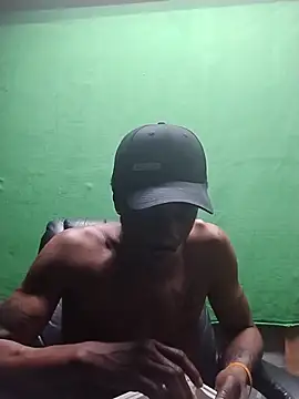 Snapshot of BrownSkinGuy420 chatting on 8, 2, 2025 BrownSkinGuy420 online show from 8, 2, 2025