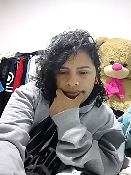 saralovens online show from 2, 11, 2025