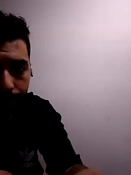 Snapshot of OutsizedPistol chatting on 21, 9, 2025 OutsizedPistol online show from 21, 9, 2025