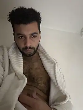 Snapshot of OutsizedPistol chatting on 26, 9, 2025 OutsizedPistol online show from 26, 9, 2025