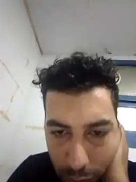 Snapshot of OutsizedPistol chatting on 30, 10, 2025 OutsizedPistol online show from 30, 10, 2025