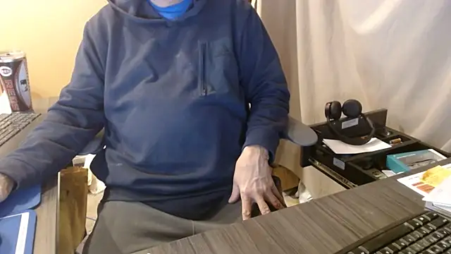 Snapshot of olderandwiser2 chatting on 23, 11, 2025 olderandwiser2 online show from 23, 11, 2025