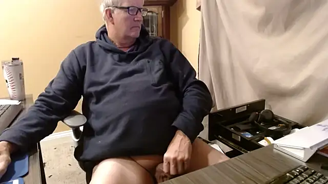 Snapshot of olderandwiser2 chatting on 2, 12, 2025 olderandwiser2 online show from 2, 12, 2025