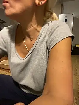 Snapshot of DeboraXporn chatting on 21, 10, 2025 DeboraXporn online show from 21, 10, 2025