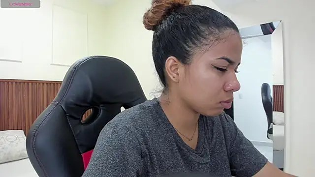 MELINAMARTINS online show from 5, 11, 2025