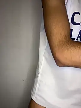 Snapshot of Hamza-Maroki chatting on 11, 11, 2025 Hamza-Maroki online show from 11, 11, 2025