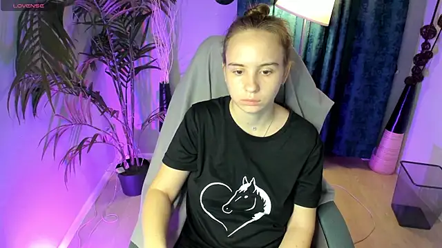 Snapshot of Lika_0ne chatting on 9, 10, 2025 Lika 0ne online show from 9, 10, 2025