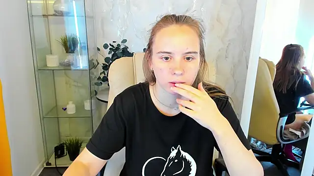 Snapshot of Lika_0ne chatting on 11, 10, 2025 Lika 0ne online show from 11, 10, 2025