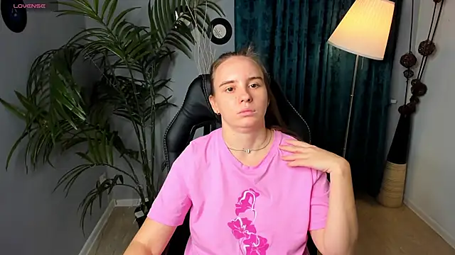 Snapshot of Lika_0ne chatting on 13, 10, 2025 Lika 0ne online show from 13, 10, 2025