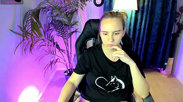 Snapshot of Lika_0ne chatting on 17, 10, 2025 Lika 0ne online show from 17, 10, 2025