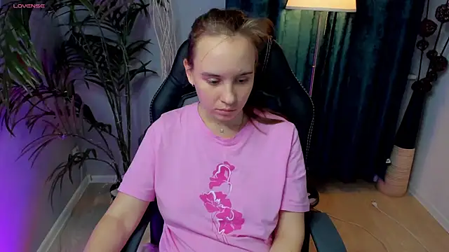 Snapshot of Lika_0ne chatting on 28, 10, 2025 Lika 0ne online show from 28, 10, 2025