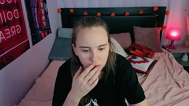 Snapshot of Lika_0ne chatting on 14, 11, 2025 Lika 0ne online show from 14, 11, 2025