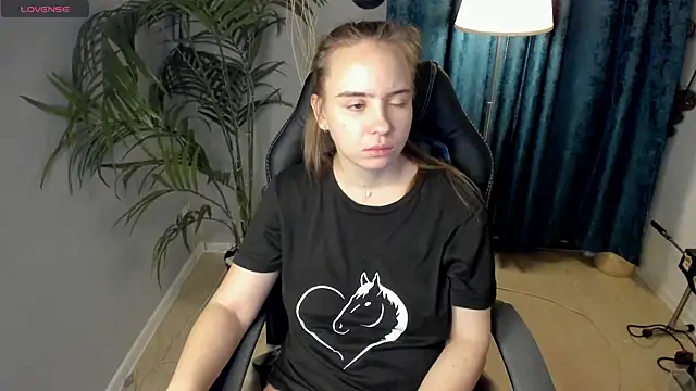 Snapshot of Lika_0ne chatting on 19, 11, 2025 Lika 0ne online show from 19, 11, 2025