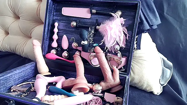 Snapshot of Chanel_Noire chatting on 2, 3, 2025 Chanel Noire online show from 2, 3, 2025