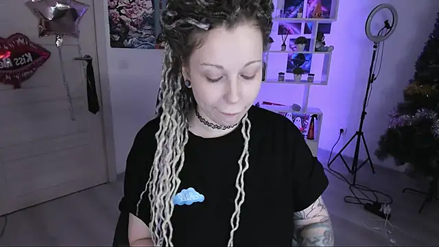 Snapshot of HoneySallyMoore chatting on 16, 11, 2025 HoneySallyMoore online show from 16, 11, 2025