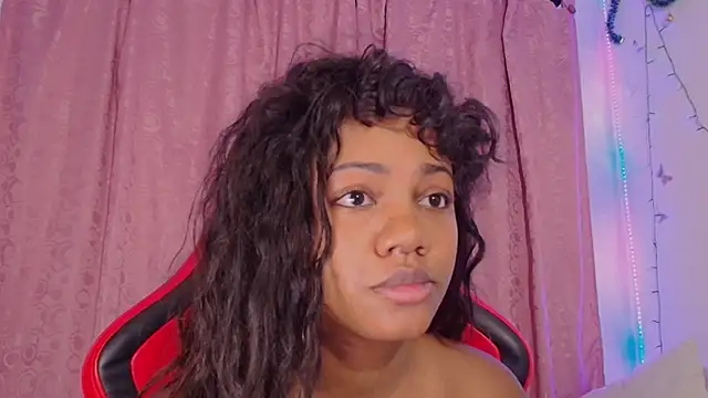 Daphnewalker   online show from 18, 12, 2025