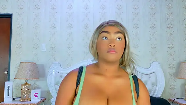 Snapshot of TianahGlow chatting on 22, 9, 2025 TianahGlow online show from 22, 9, 2025