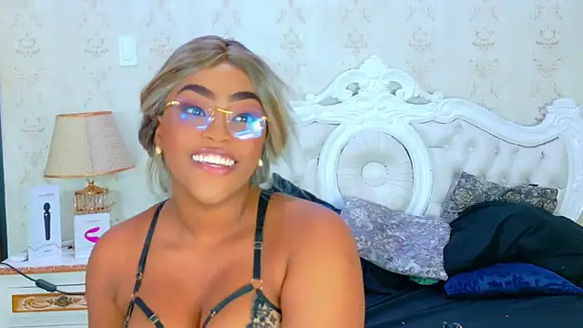 Snapshot of TianahGlow chatting on 14, 10, 2025 TianahGlow online show from 14, 10, 2025